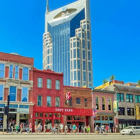 2 Chic Lofts Right On Broadway Strip Sleeps 10 Villa